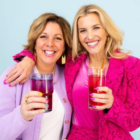 Mixhers co-founders holding glasses of mixed Hertime